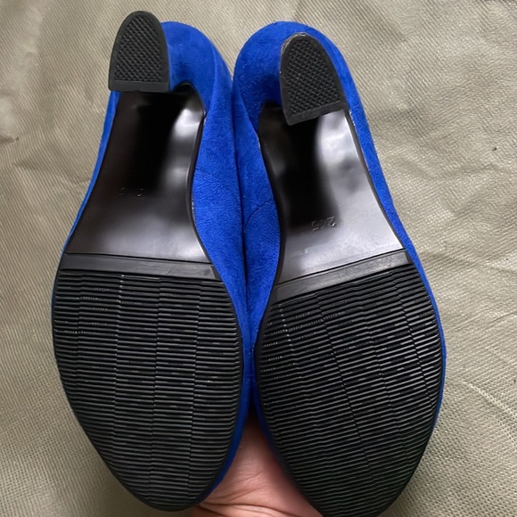 Velvet strap shoe - Picture 2 of 3